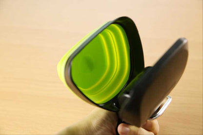 Ramasse-crottes pliable pour chien, idéal pour les voyages. Comprend 1 rouleau de sacs biodégradables. Nettoyage facile des excréments. Livraison par ePacket.