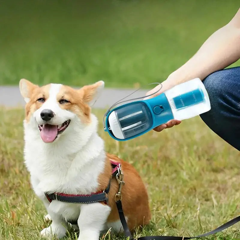 Gobelet pour chien, sac à croquettes et sac poubelle : trois-en-un, portable et multifonctionnel, pour animaux de compagnie. Accessoires pour animaux.